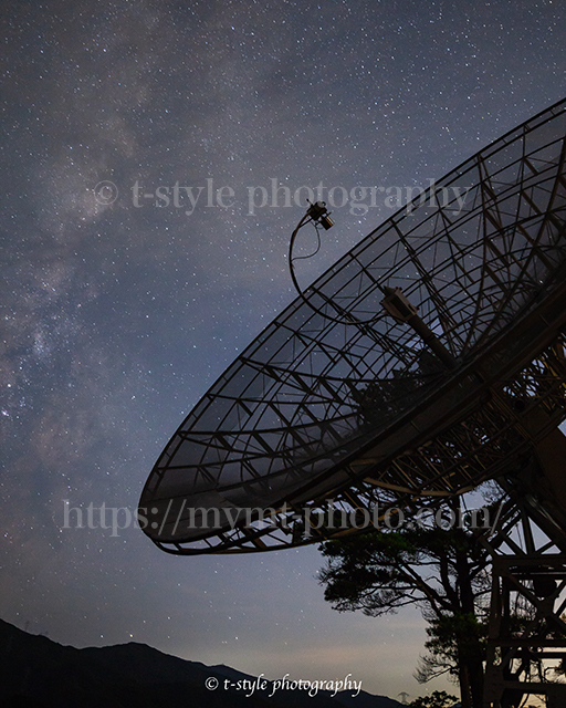 みさと天文台で撮影した電波望遠鏡と天の川
