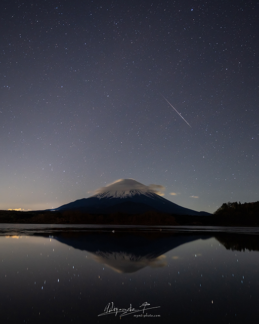 精進湖で撮影した富士山としぶんぎ座流星群